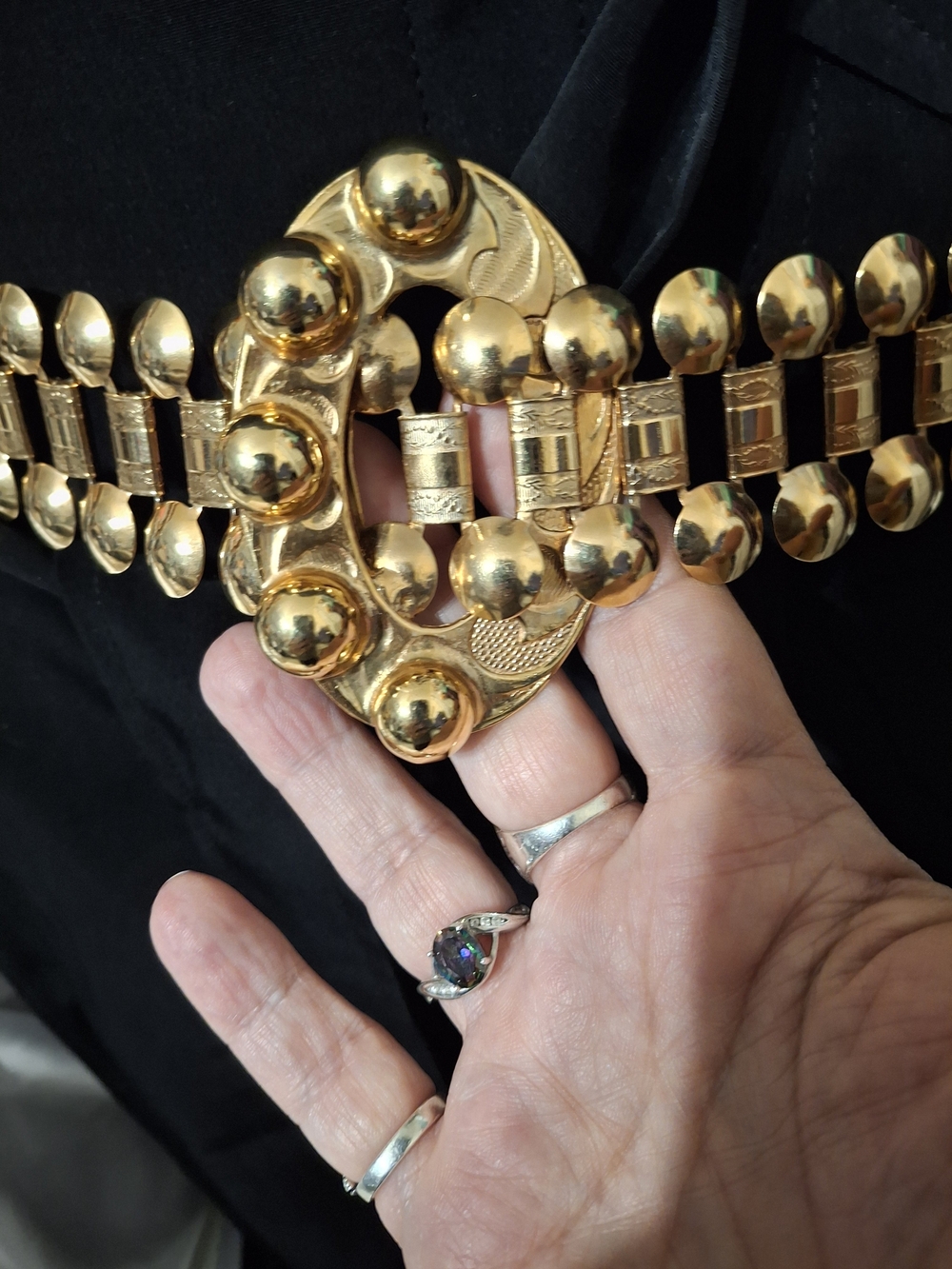 Gold-Tone Statement Link Belt for Women - Picture 4 of 8